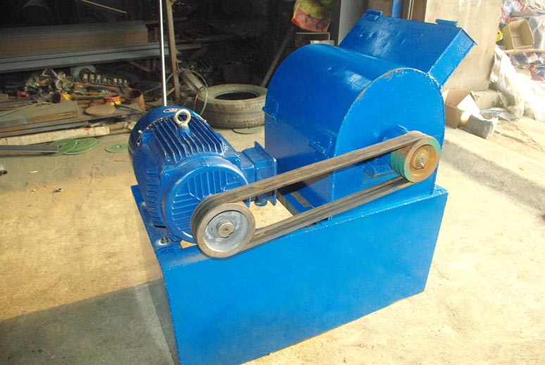 粉餅機，碎餅機，大餅打碎機，花生茶籽大豆餅粉碎機